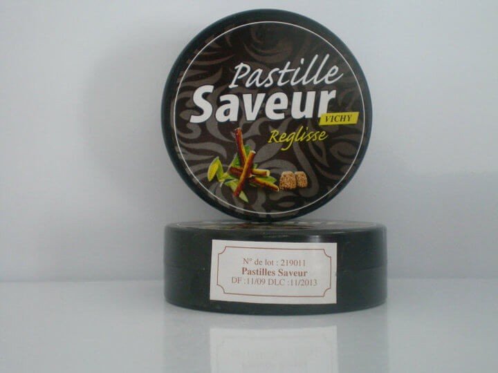 Boîte de pastilles saveur réglisse.